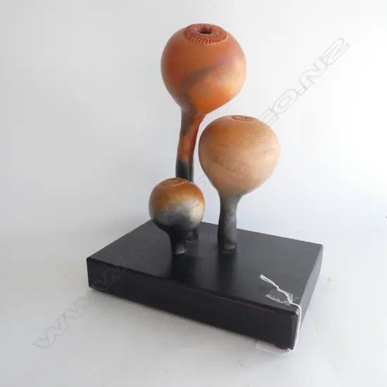 JO MUNRO POTTERY SCULPTURE  H. 340MM