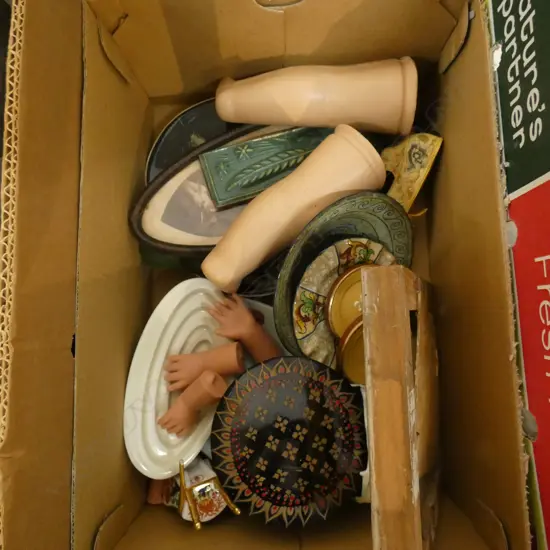 BOX LOT DOLL PARTS, CERAMICS ETC