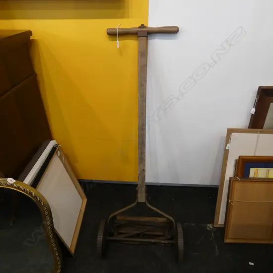 OLD MANUAL LAWN MOWER 'UNITY SPECIAL - BALL BEARING' H.1300mm