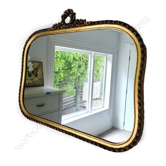 LG ORNATE GILT FRAMED WALL MIRROR, 790 x 920mm