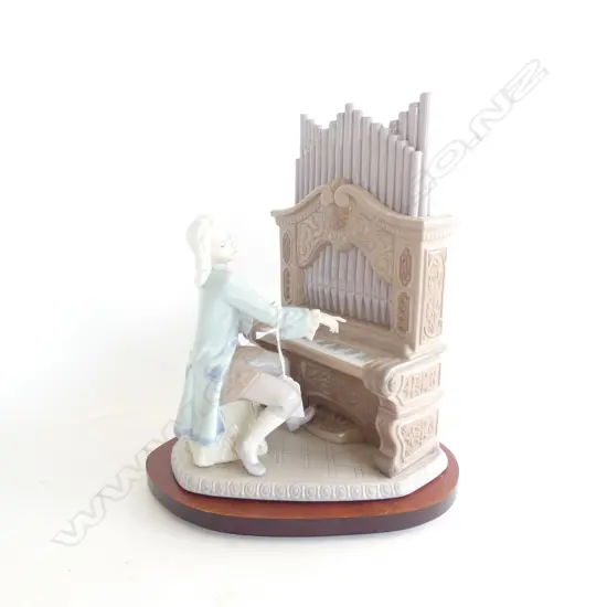 LLADRO #1801 'YOUNG BACH' H.330mm