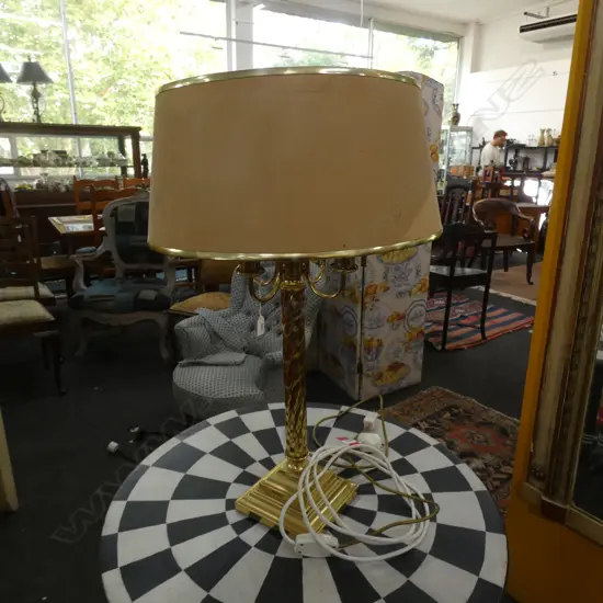 LARGE BRASS LAMP w. TWISTED COLUMN H.750mm