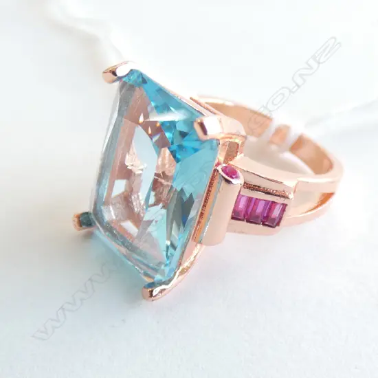 LGE FAUX AQUAMARINE & FAUX RUBY RING