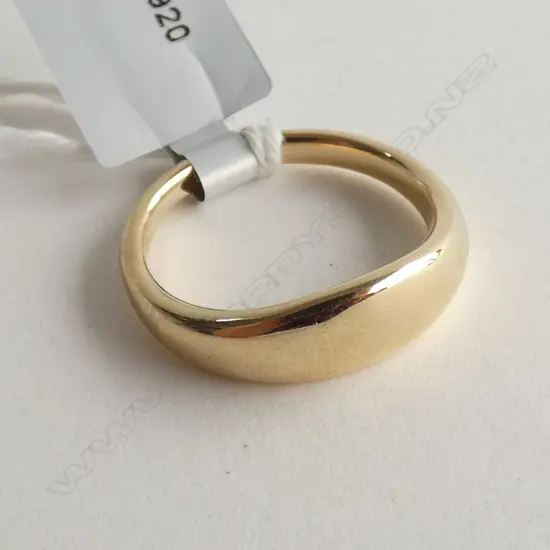 9CT GOLD RING  4.7 GRAMS