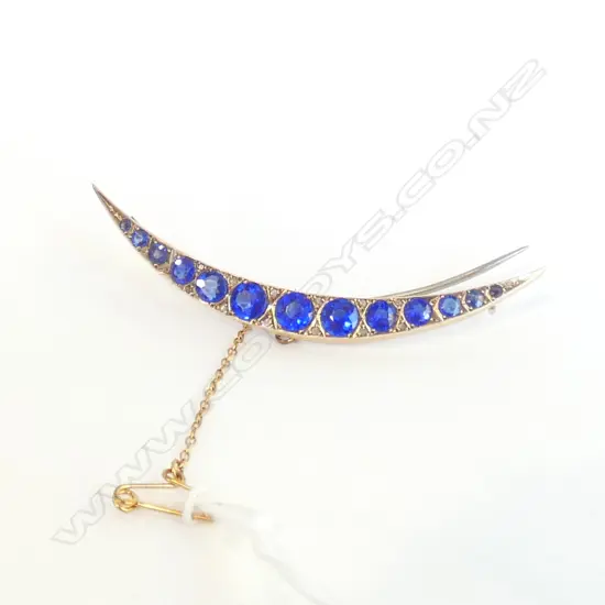 9CT GOLD & BLUE STONE VICTORIAN CRESCENT BROOCH 4.7 GRAMS