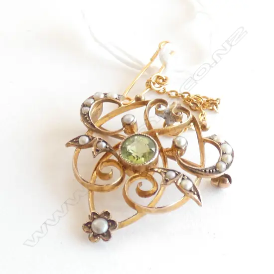 9CT GOLD EDWARDIAN PERIDOT & SEED PEARL PENDANT 3.7GRAMS