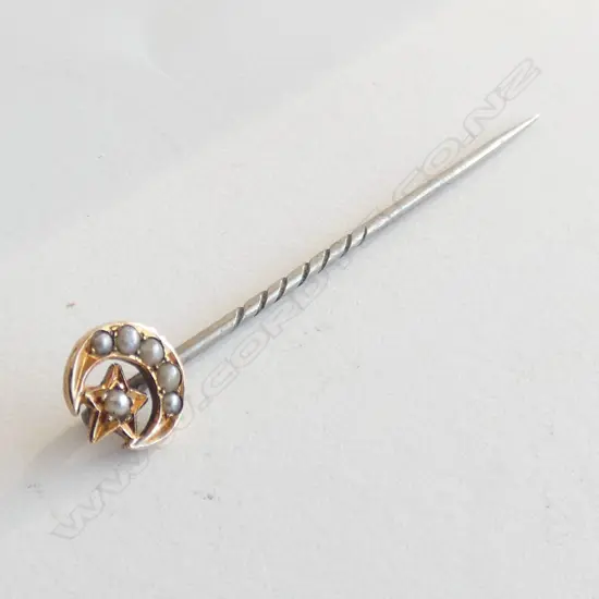 9CT GOLD & SEED PEARL VICTORIAN TIE PIN