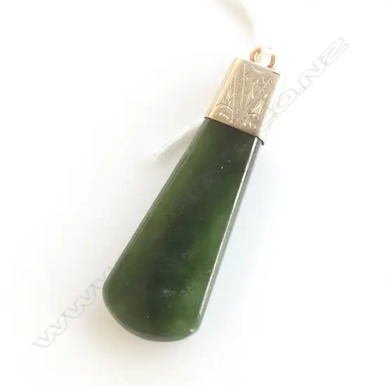 COLONIAL UNMARKED GOLD POUNAMU PENDANT