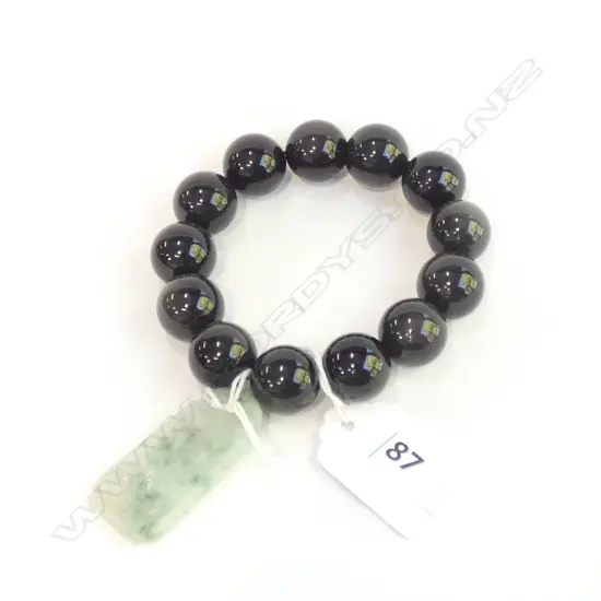 BLACK QUARTZ BEAD BRACELET & JADITE? PENDANT L.42mm