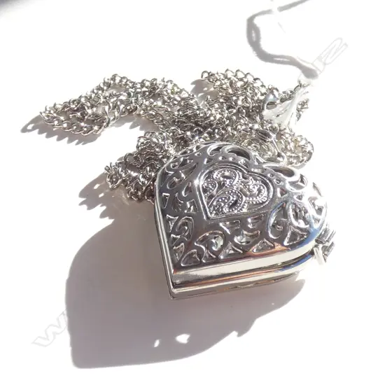 LGE SILVER HEART PENDANT WATCH ON CHAIN