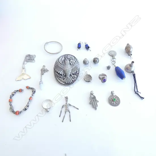 BAG ASST JEWELLERY ETC. INCL HUMMINGBIRD BELT BUCKLE