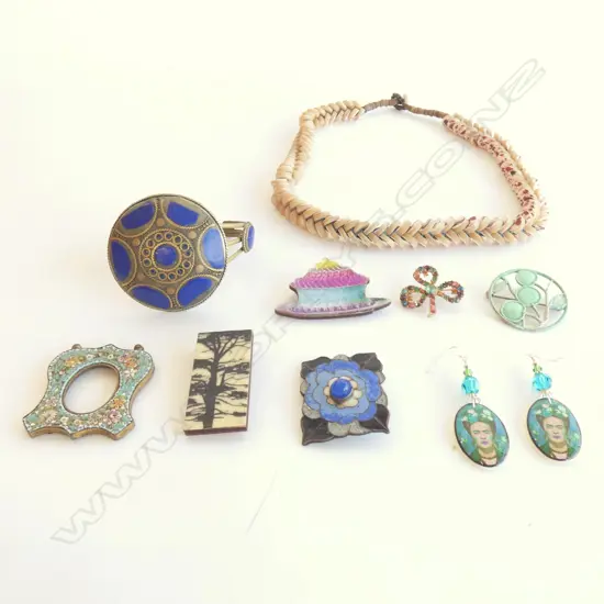 BAG ASST COSTUME JEWELLERY INC. FRIDA KAHLO EARRINGS