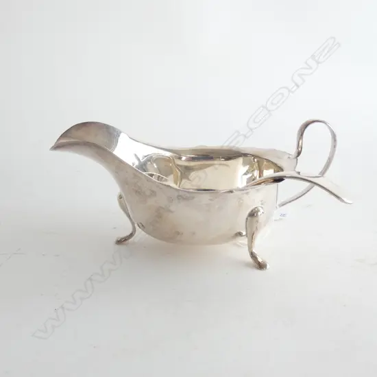 STG SILVER SAUCE JUG & SPOON L 150MM SHEFFIELD 1909  138GMS