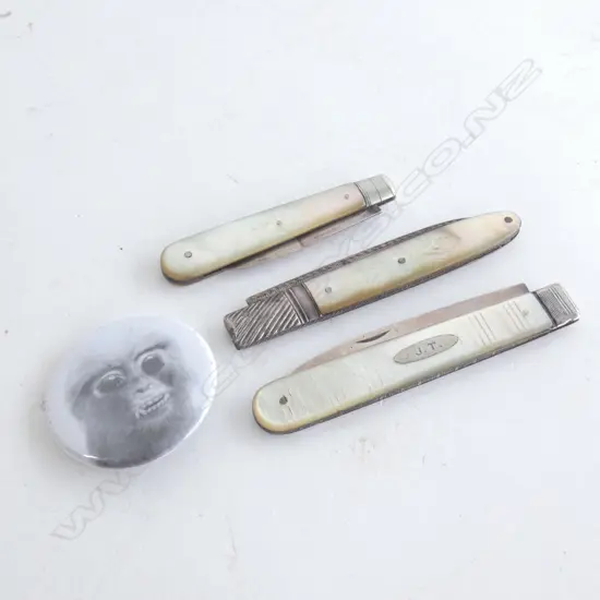 PETER PREYER MONKEY BUTTON BADGE + 3 STG & MOP POCKET FRUIT KNIVES 