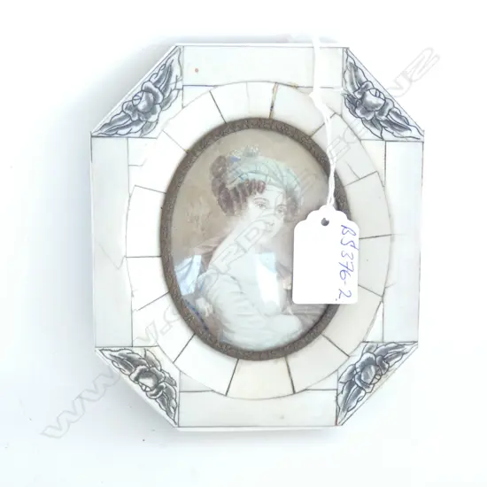 ANTIQUE WOMAN PORTRAIT MINIATURE ON IVORY 