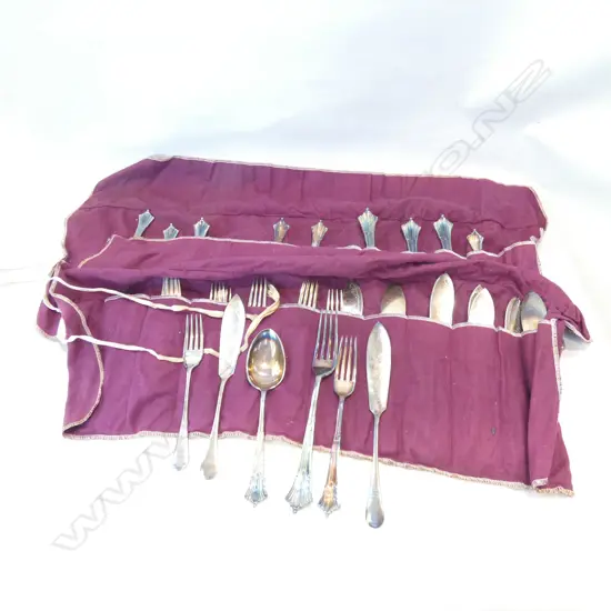 2 ROLLED BAGS CUTLERY; FISH SET + FORKS 