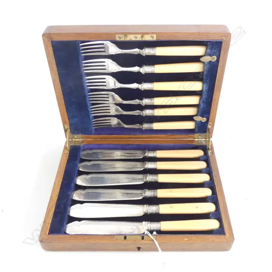 EARLY 20THC CASED FISH SERVICE