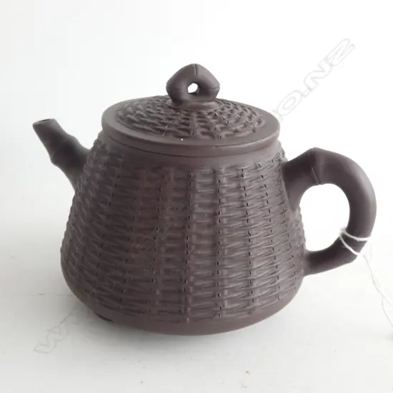 CHINESE ZISHA TEAPOT L. 175MM