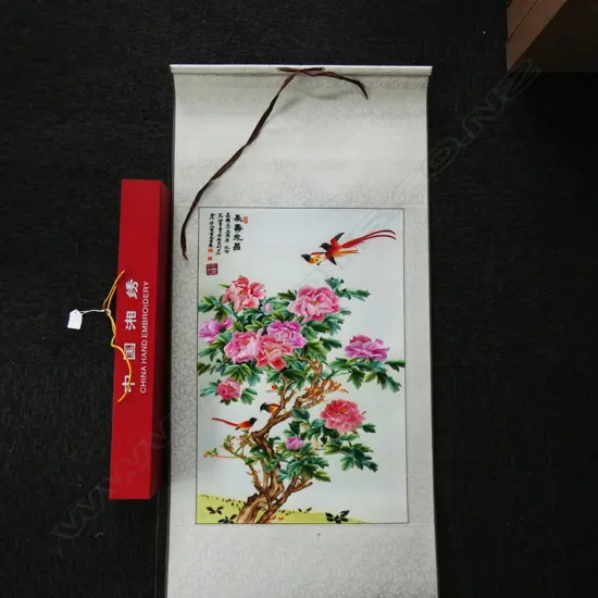 ORIENTAL HAND EMBROIDERED SCROLL - BIRDS & FLOWERS 400 X 600MM IN ORIGINAL BOX
