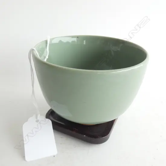MING DYNASTY (?) CELADON CUP (DIA 92MM)  w WOODEN STAND 