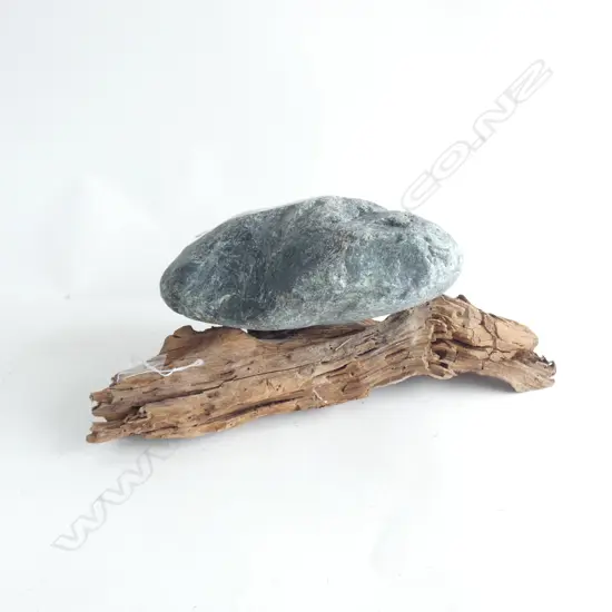 LG GREENSTONE (4.9KG L 235MM  w NATURAL TREE BRANCH STAND 