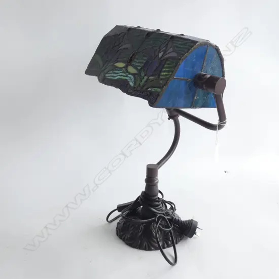 ART NOUVEAU STYLE LEADLIGHT BANKERS LAMP H. 420MM