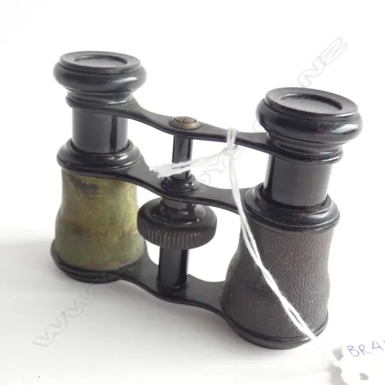 PR OPERA GLASSES - WEAR TO LEATHER AROUND ONE LENS 