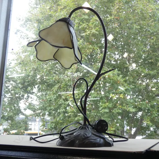 REPRODUCTION LILY SHAPED TABLE LAMP H. 460MM A/F