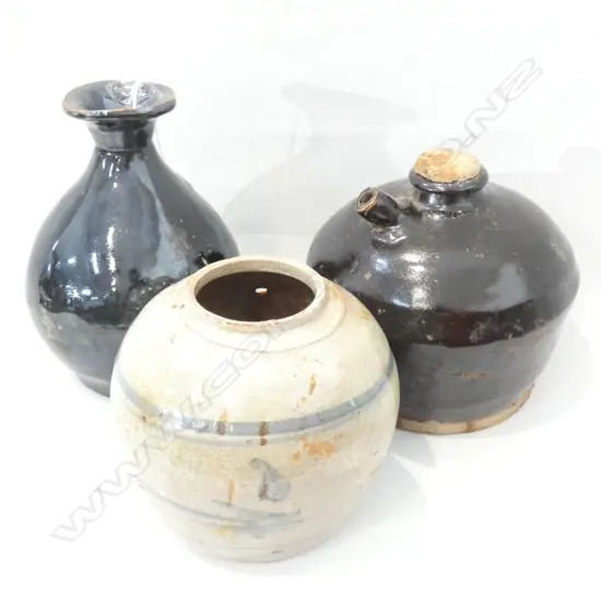 3 OLD ORIENTAL POTTERY ITEMS; FLAGON / GINGER JAR / VASE (H 175MM)