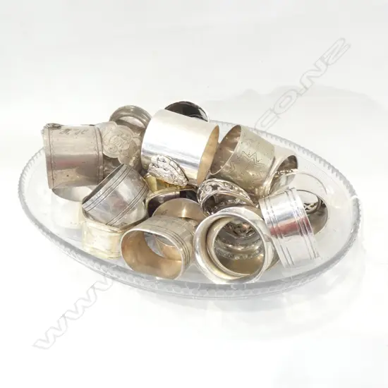 GLASS DISH OF 30 ASST SILVER PLATE NAPKIN RINGS 