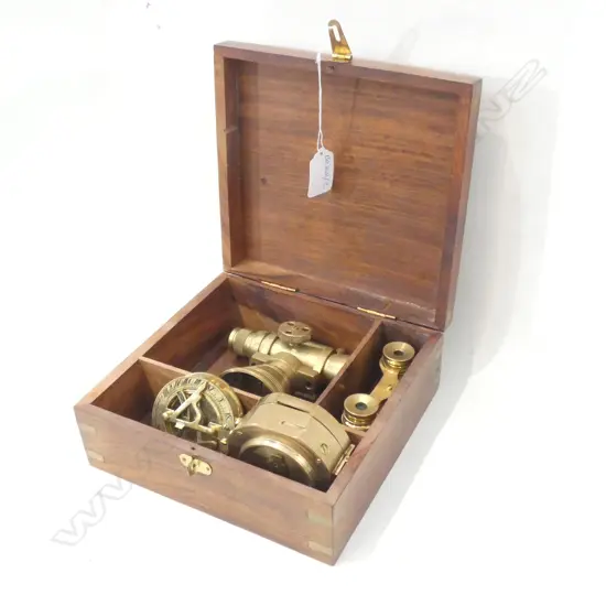 NAUTICAL BRASS COLLECTABLES IN WOODEN BOX