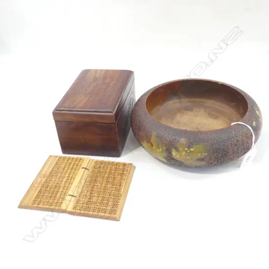 CARVED & PAINTED WOODEN BOWL (DIA 220MM) & ORIENTAL BOX (L155MM)INCL CONTENTS (TEA?)