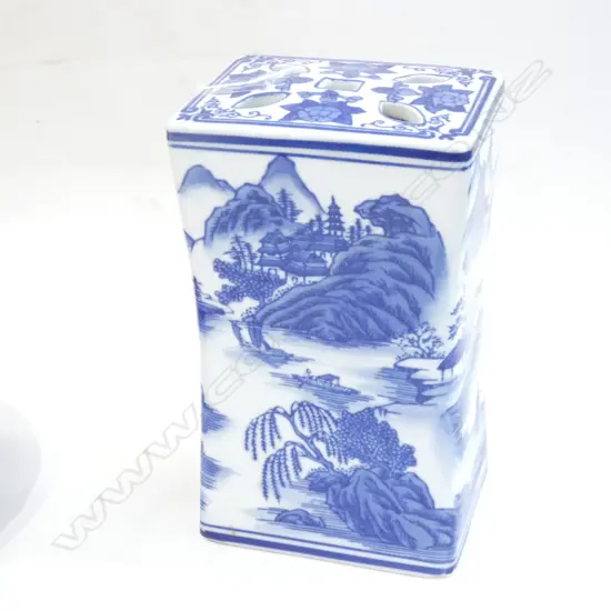 BLUE & WHITE ORIENTAL CALLIGRAPHY BRUSH HOLDER  H 200MM