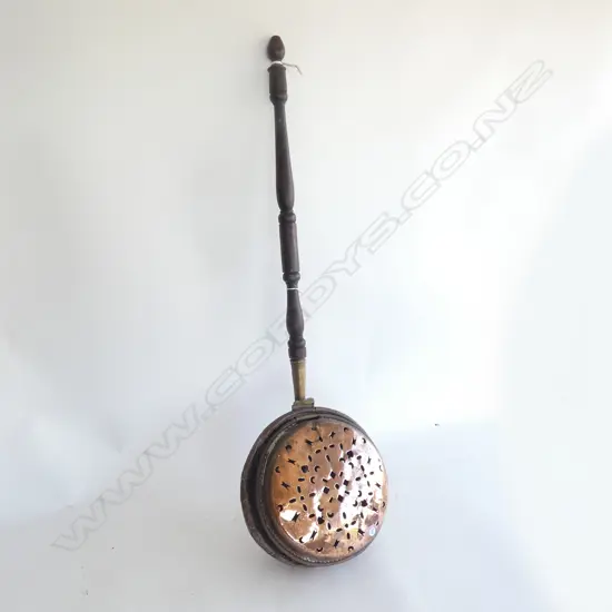 (17718) VICT COPPER & OAK BED PAN 