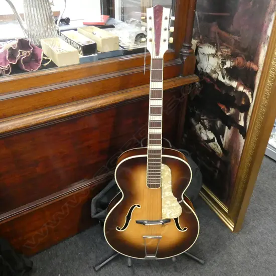 HOFNER SUNBURST GUITAR W STAND & SOFT CASE