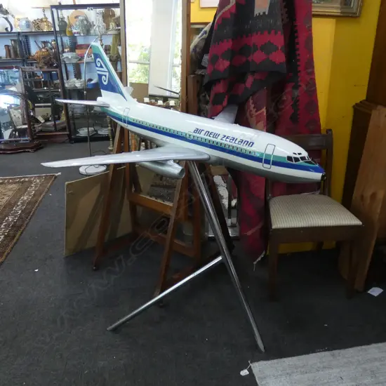 AIR NZ PLANE ON STAND L.1200mm