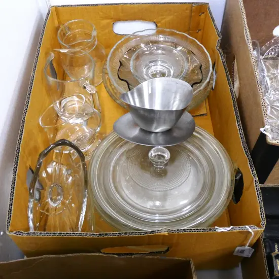 BOX LOT GLASS BOWLS / PLATES ETC..