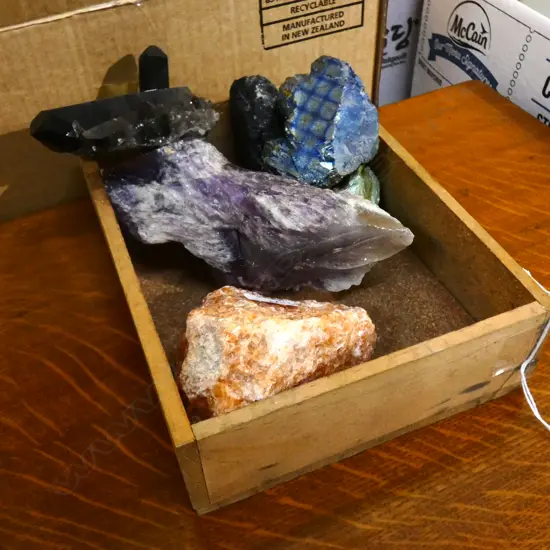 TRAY OF ASST. CRYSTALS & QUARTZ...