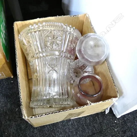 SM BOX OLD GLASS VASES 