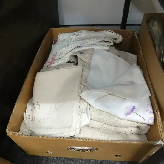 LG BOX LOT ASST LINEN INCL SEVERAL UNWRAPPED SCOTTISH LACE PCS