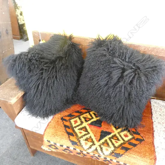 2X MONGOLIAN LAMB FUR CUSHIONS 400X400MM
