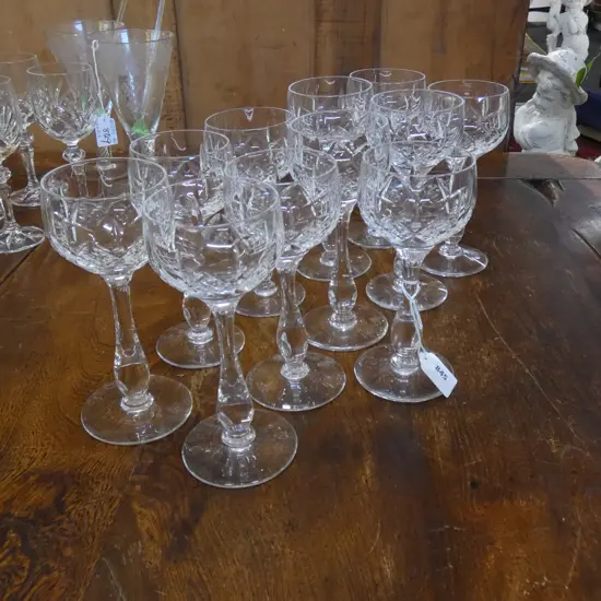 11 STUART CRYSTAL WINE GLASSES - 2 SLIGHTLY DIFFERENT HEIGHTS - TALLEST H. 172MM