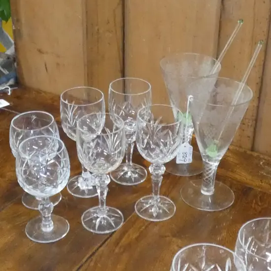 6 ASST CRYSTAL STEMMED WINE GLASSES (TALLEST 170MM) + 2 ETCHED COCKTAIL GLASSES (H. 190MM)  W GREEN GLASS STIRRERS 