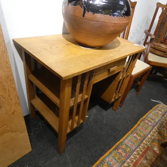 SMALL OAK DESK W.910mm