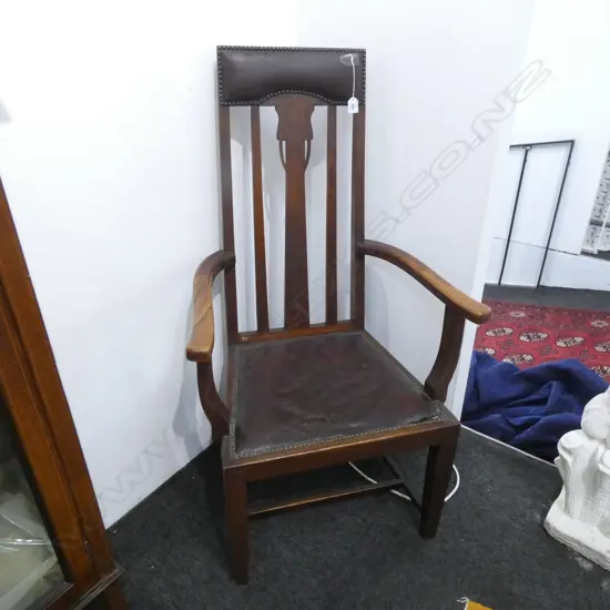 ARTS & CRAFTS OAK ARMCHAIR