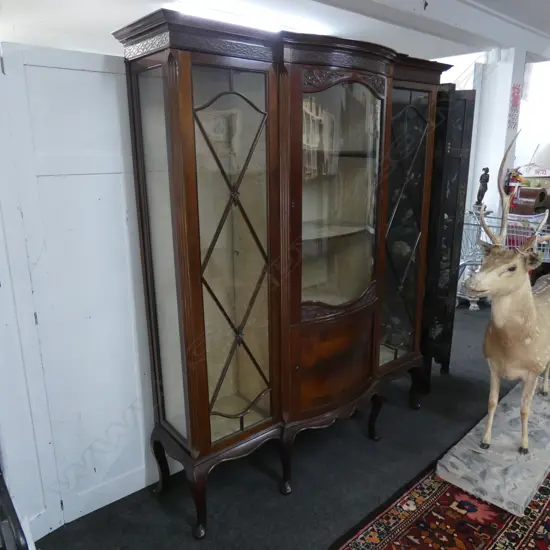 AN EDWARDIAN BOW FRONT MAHOGANY  DISPLAY CABINET H 1660 X W 900 MM