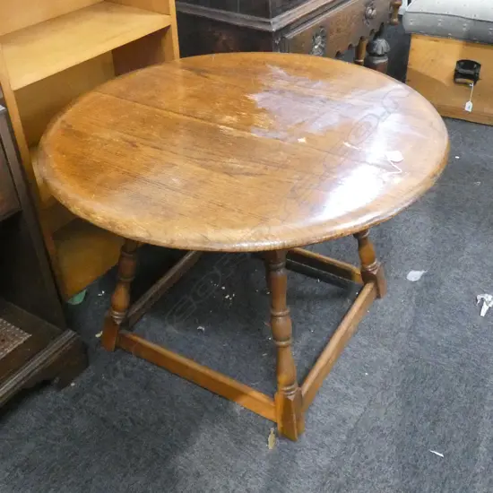 OAK COFFEE TABLE - SOME HEAT DAMAGE DIA 760MM