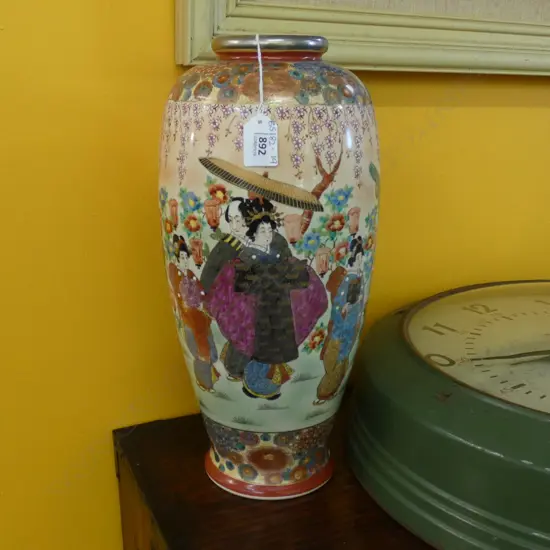 JAPANESE SATSUMA VASE FEATURING A FINELY WELL PAINTED PROCESSION OF NOBLES & COURTIERS