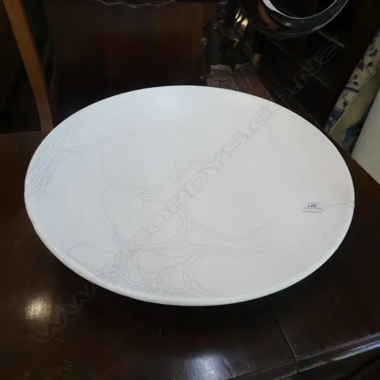 LG WHITE PETER COLLIS CHARGER PLATE DIA 500MM 