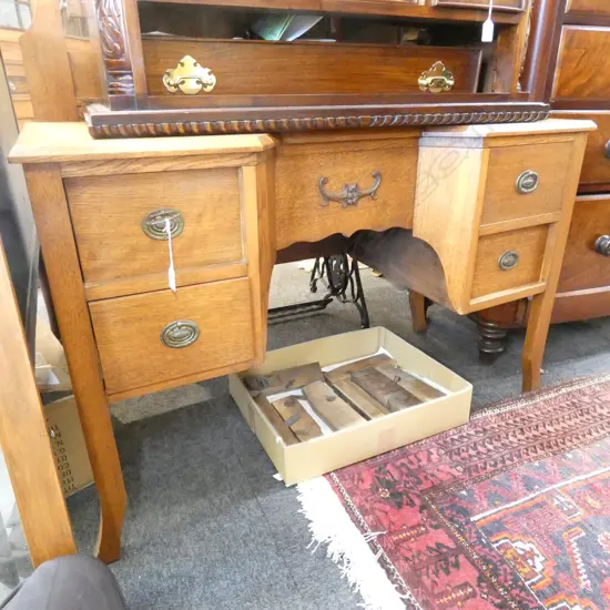 OAK DRESSING TABLE & MIRROR 1140 X 555 X 1510MM